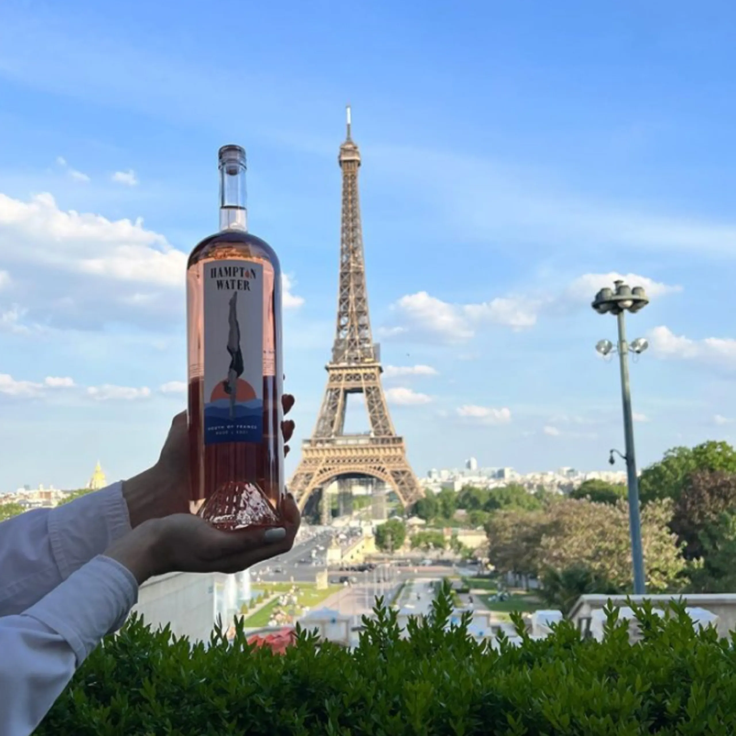Soirée de lancement du rosé Hampton Water au Café de l’Homme