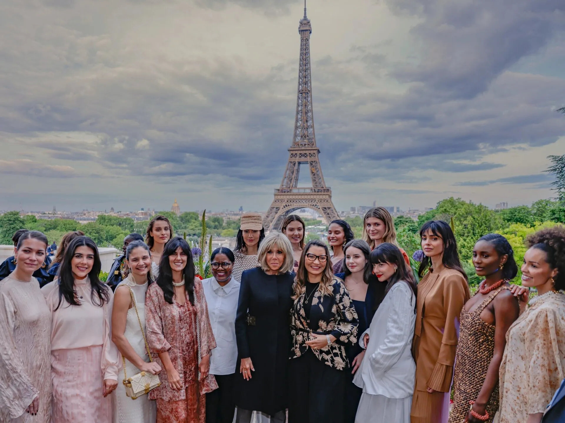 1ères Dames de France et du Brésil, Café de l'Homme, tour Eiffel.
