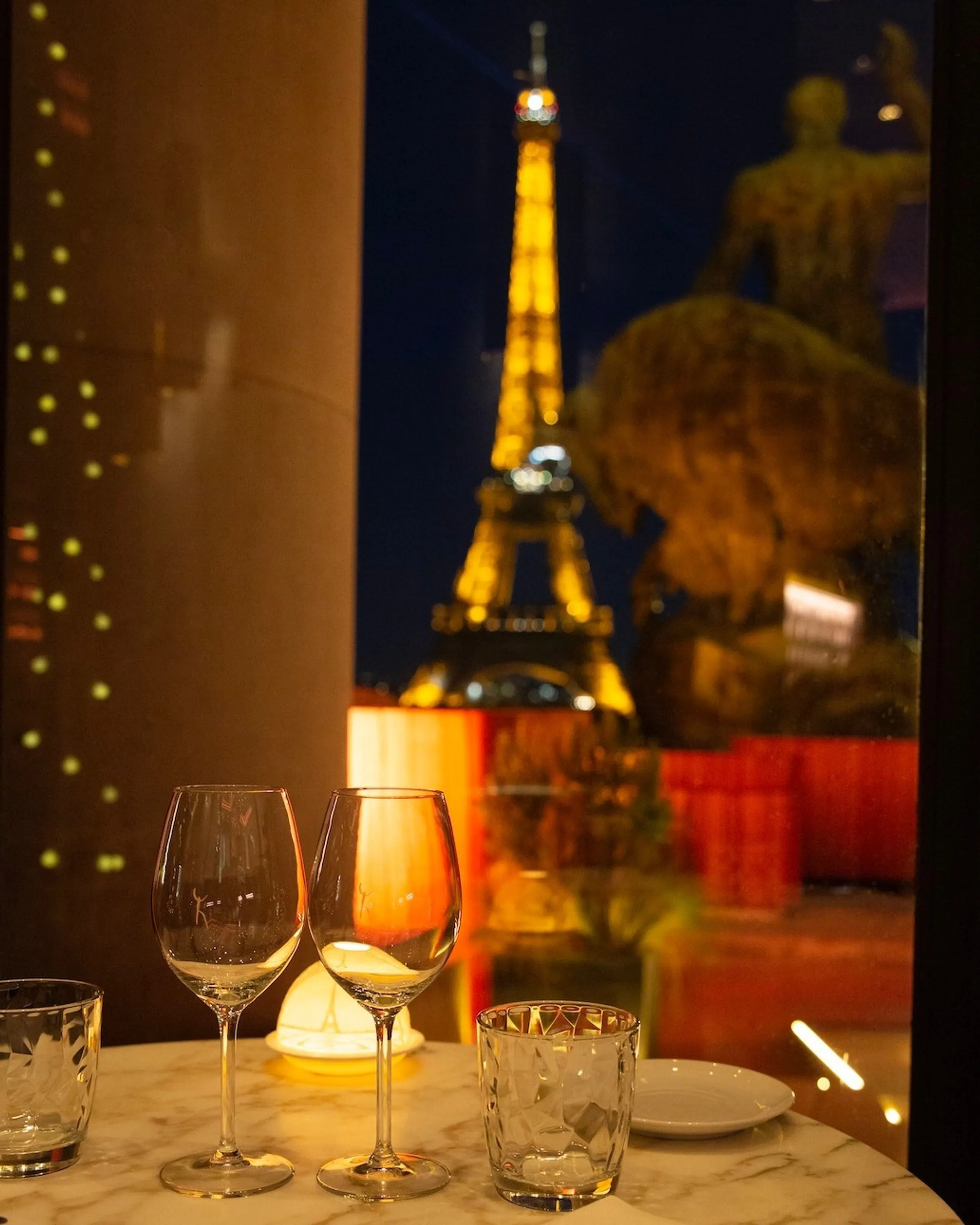 Un dîner gastronomique face à la tour Eiffel : Pourquoi choisir le restaurant du Café de l’Homme ?