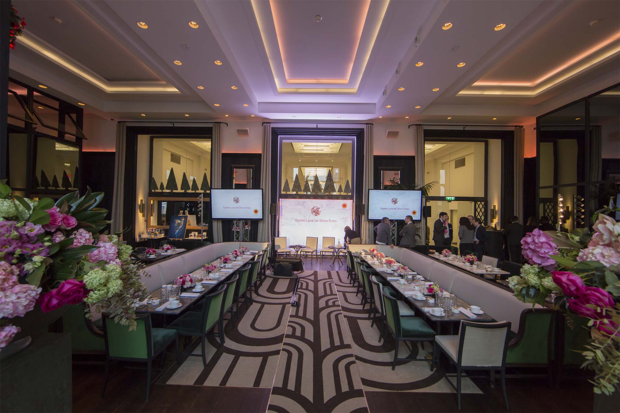 The indoor dining room at Café de l'Homme