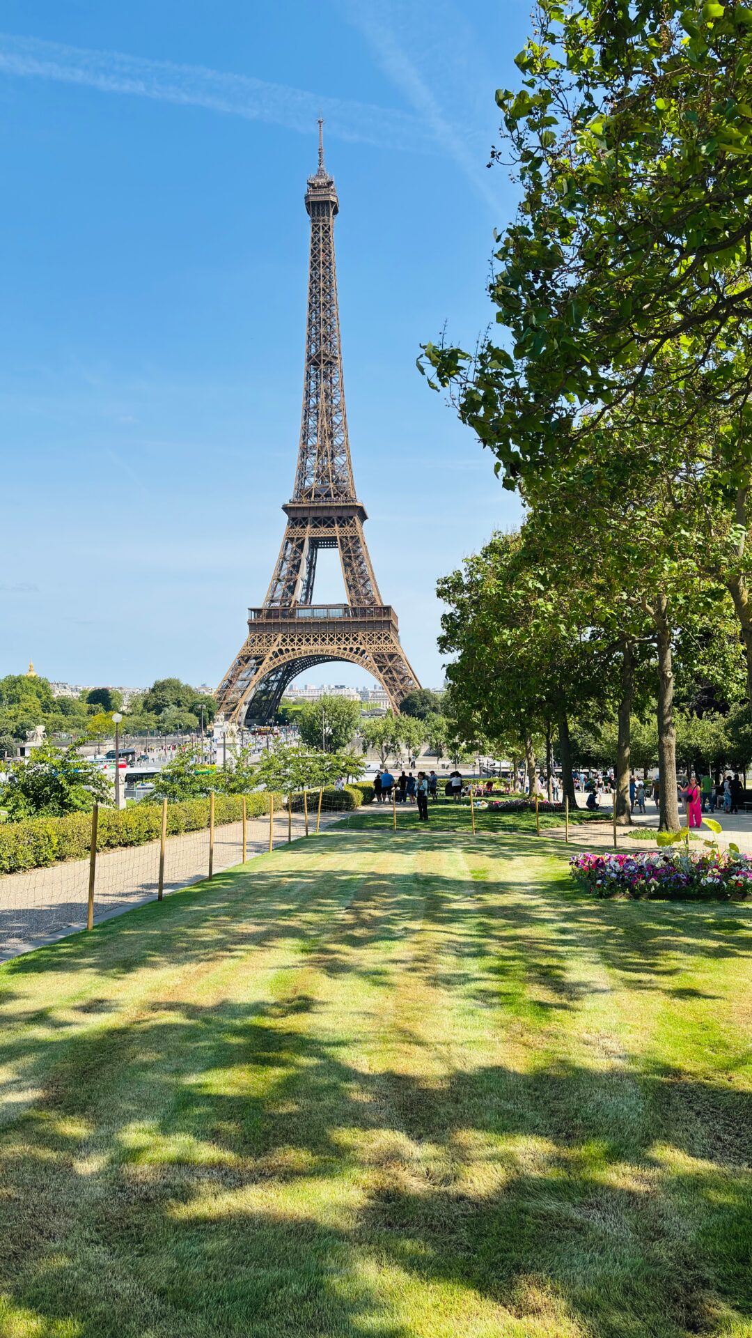 pexels-edwin-soby-2150975761-32535392 Tour Eiffel Champs de Mars